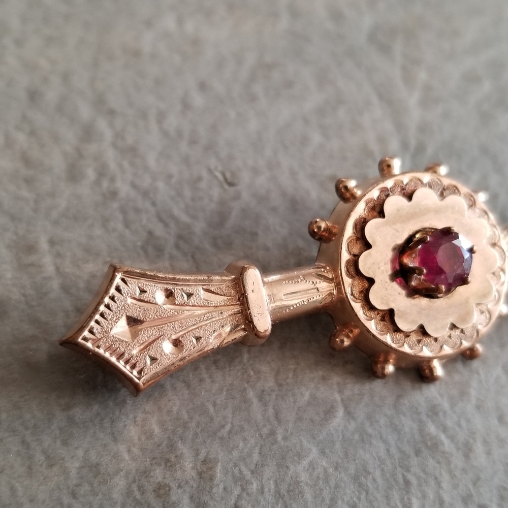 Antique bar pin Victorian gold tone Etruscan brooch 1800s red pink gem - Picture 13 of 13